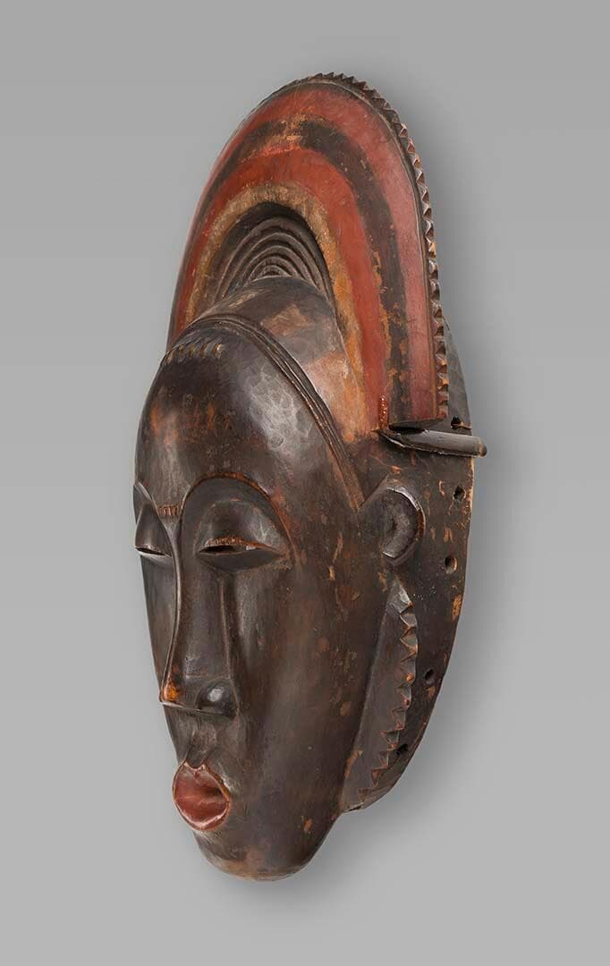 Mblo Portrait Mask with Crest